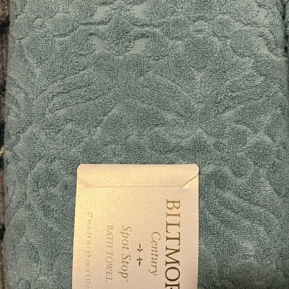 BNWT Biltmore Century Spot Stop Bath Towels 27 in x 54 in  -2 towels. Soft ❤️❤️
